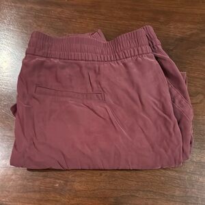 Old Navy Women’s Maroon Jogger Pants with elastic around ankles